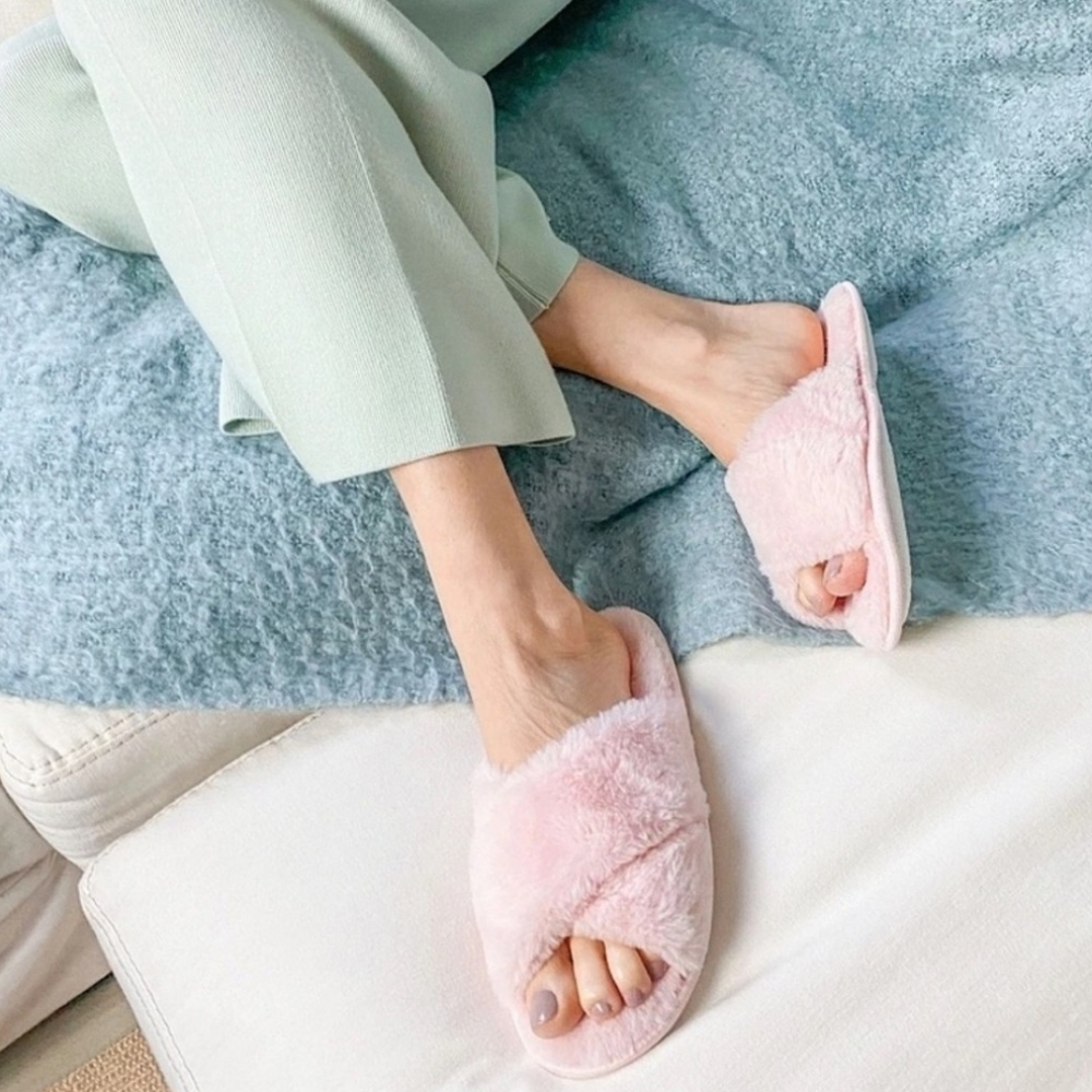 NWT Splendid Faux Fur Slippers
